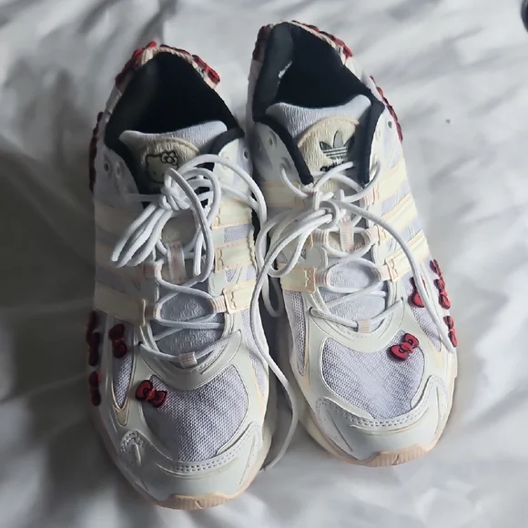 Hello Kitty Women's White and Red Sneakers 50 Anniversary SANRIO 8 US size W - Picture 9 of 10